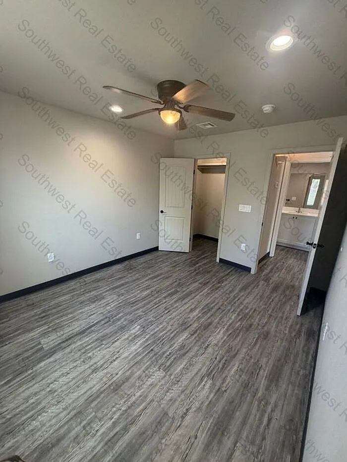 2 bed, 2.0 bath, 945 sqft, $1,200 — Photo 4