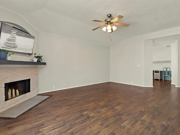 2201 Tailburton Ct — Photo 6