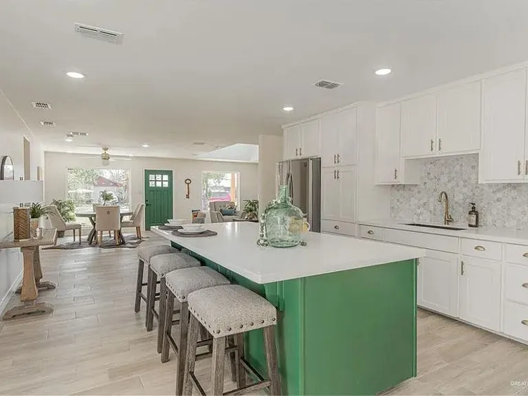 2228 Ivy Ave — Photo 5