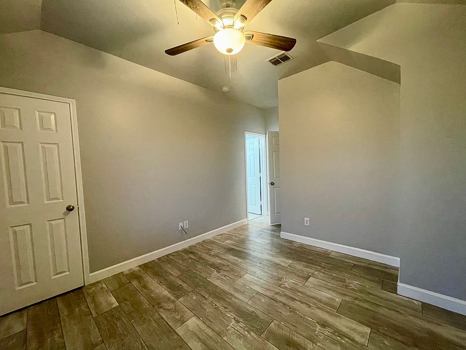 1st image of 813 Lake Forest Trl