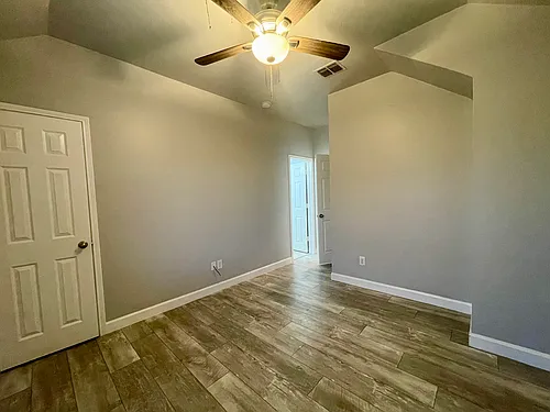 813 Lake Forest Trl Photo 1