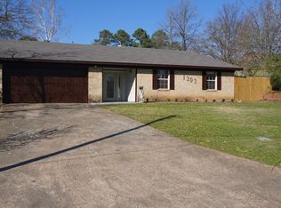 1303 Glencrest Ln, Longview, TX 75601