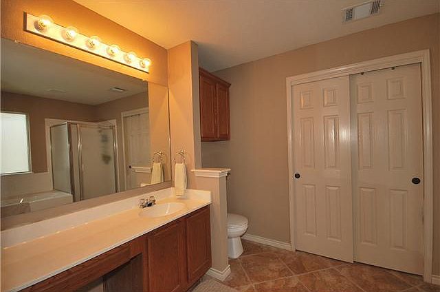 1st image of 2606 Greenlee Dr