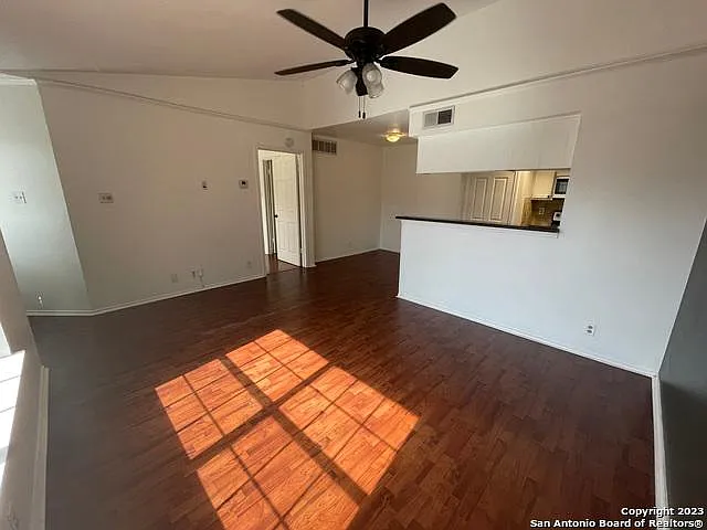 1 bed, 738 sqft, $975 — Photo 3