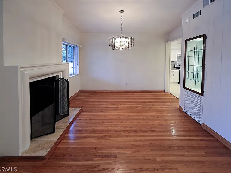 5939 Graves Ave — Photo 4