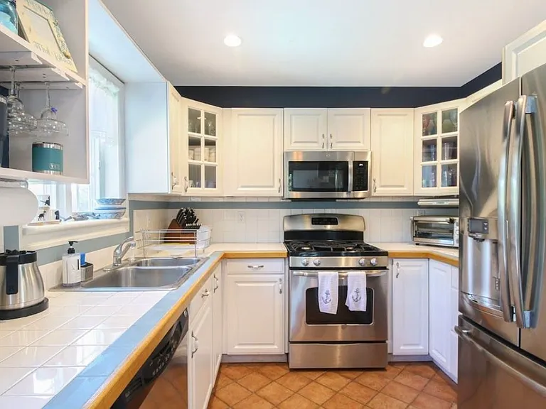270 N Sea Dr — Photo 3