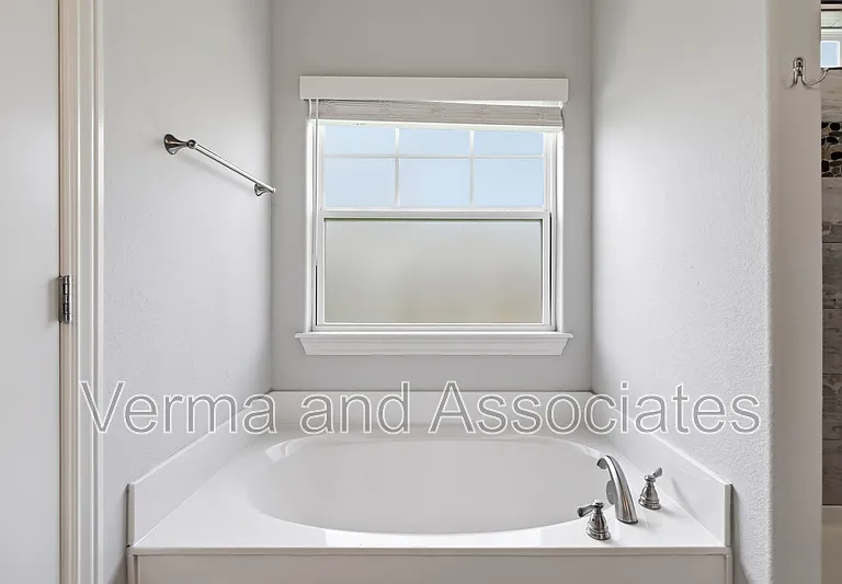 931 E Skyline Loop — Photo 17