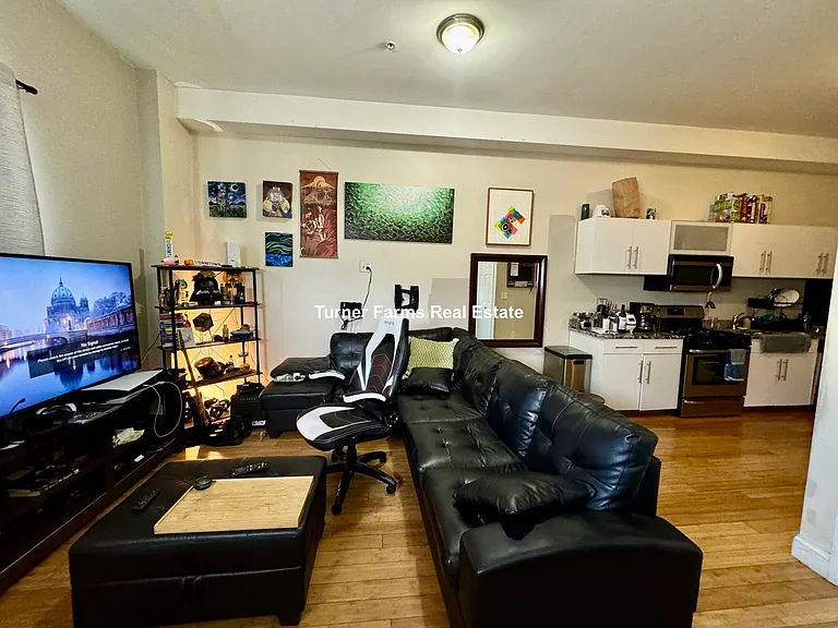 47 Orleans St — Photo 4