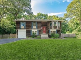 147 Granny Rd, Farmingville, NY 11738