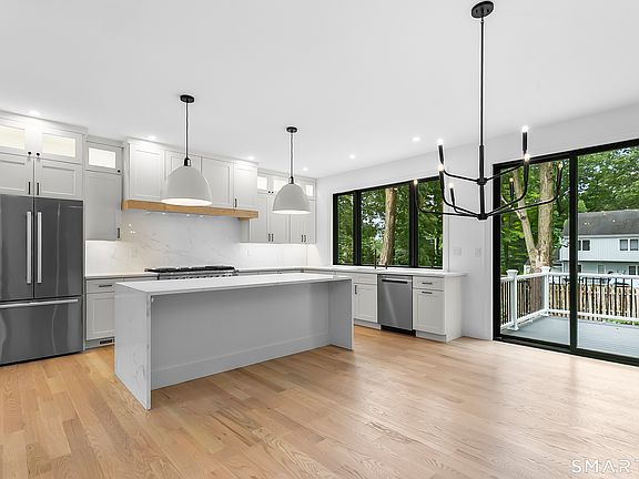 3rd image of 35 Oronoque Hills Road