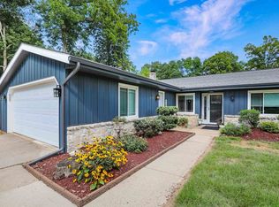 2464 S Woodland Cir, Warsaw, IN 46580