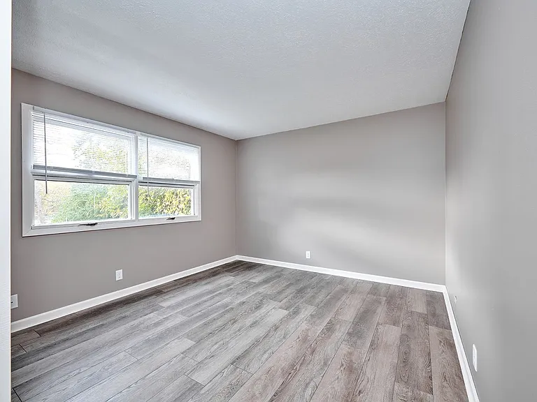 Rivershore Apartments — Photo 33