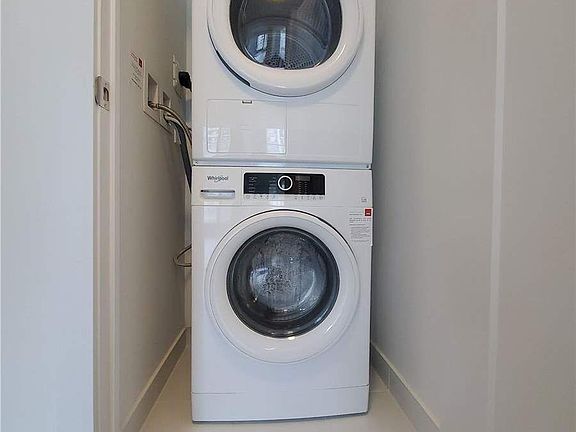 5th image of 585 Bloor St E #919