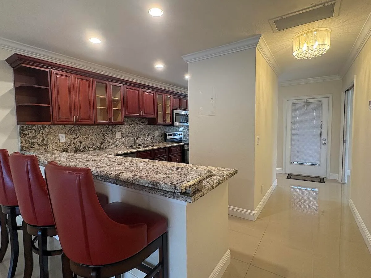 2 bed, 2.0 bath, 1148 sqft, $2,175 — Photo 3