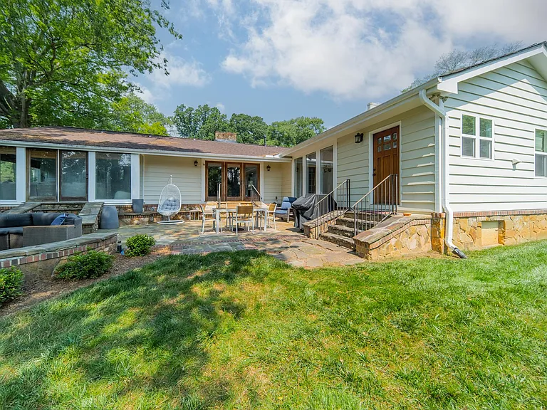 3147 Windsor Dr — Photo 38