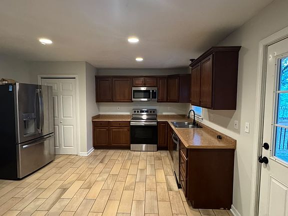 5th image of 305 N Logan St