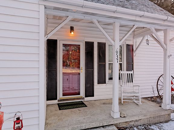 2nd image of 937 Main St