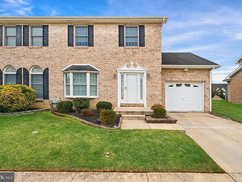 1st image of 7 Marble House Dr