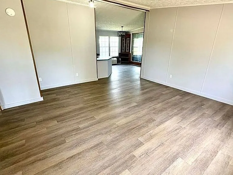 202 One Tree Ln — Photo 3
