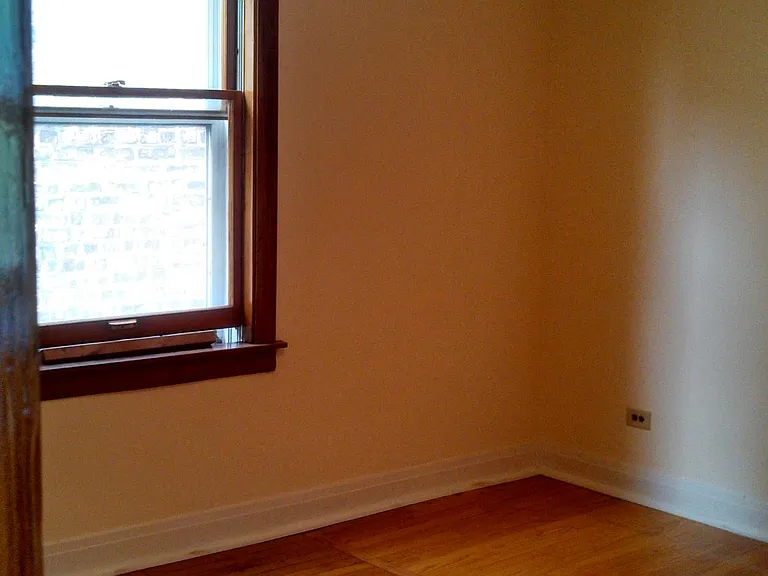 624 Elgin Ave — Photo 5