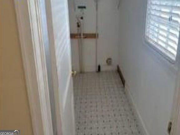 3rd image of 7 Pine Ave