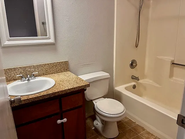 660 Manhattan Ave — Photo 7