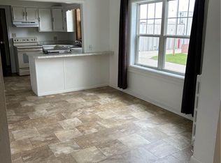 201 3rd Ave SE #2, Roseau, MN 56751