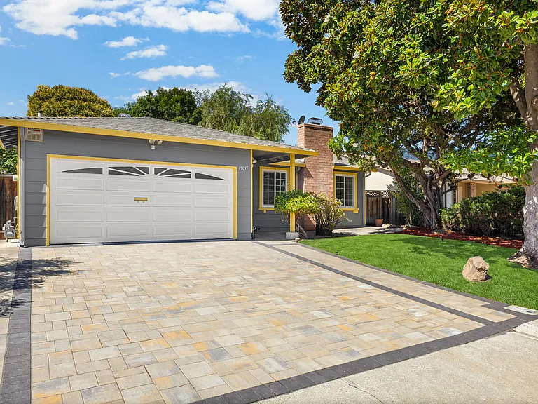 35047 Clover St — Photo 2
