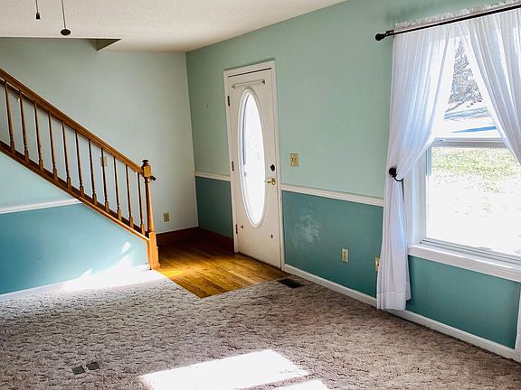3rd image of 125 Bluebonnet Ln