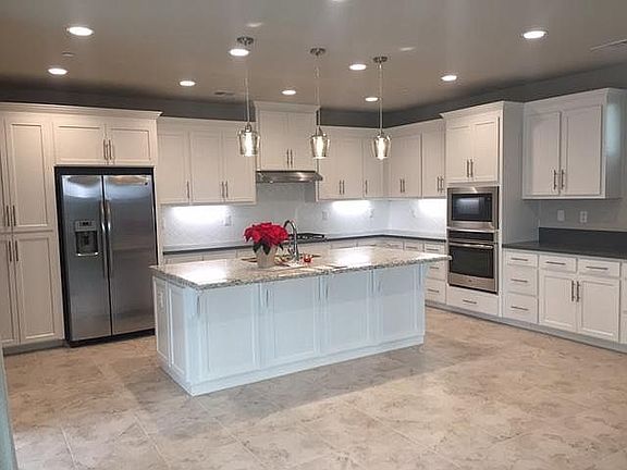 Kitchen & Dining