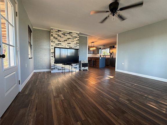 5th image of 590 Friendship Rd