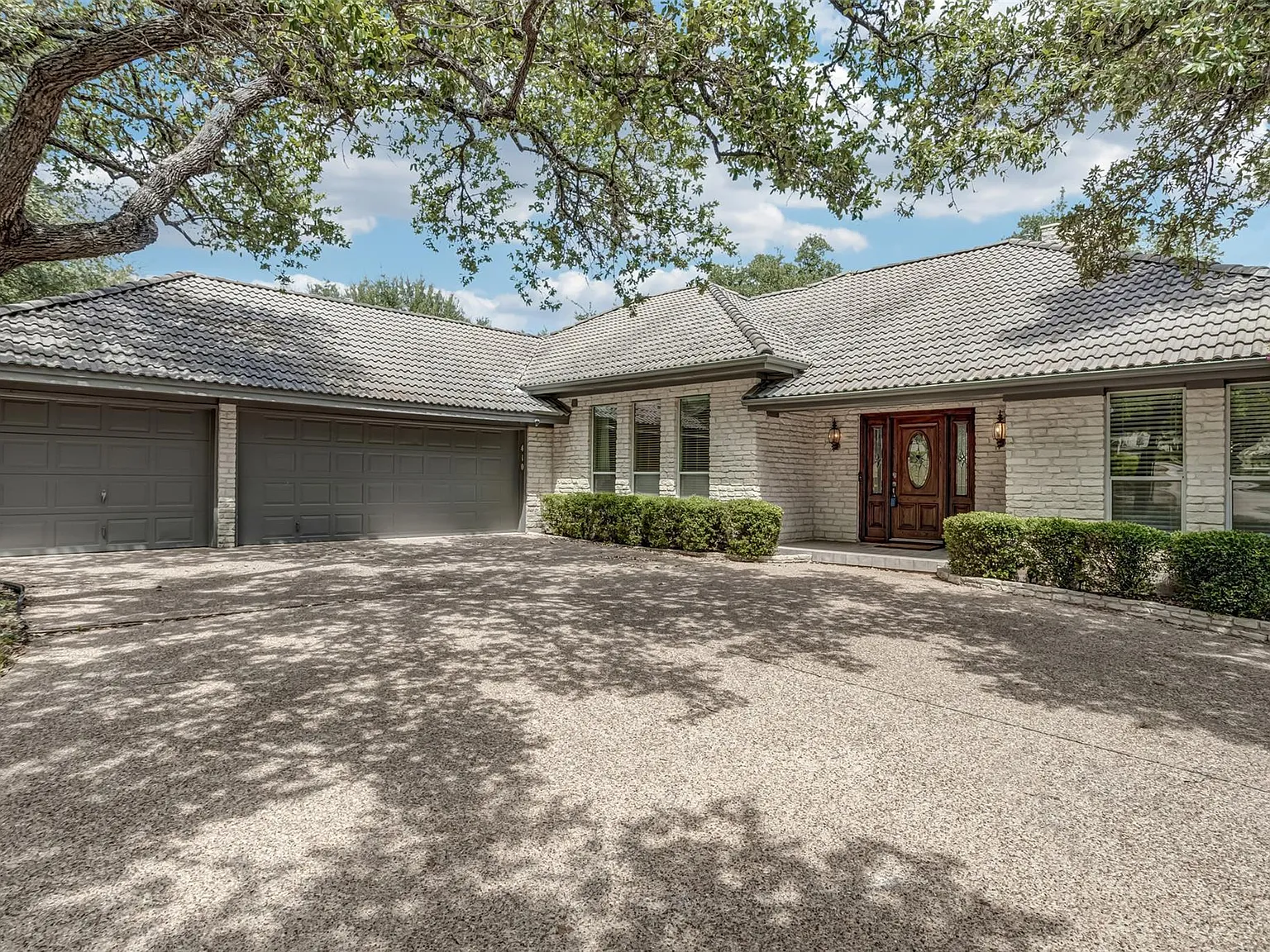 3 bed, 3.5 bath, 2359 sqft, $3,595 — Photo 2
