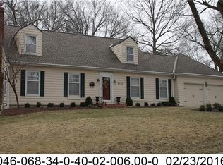 9133 Manor Rd, Leawood, KS 66206