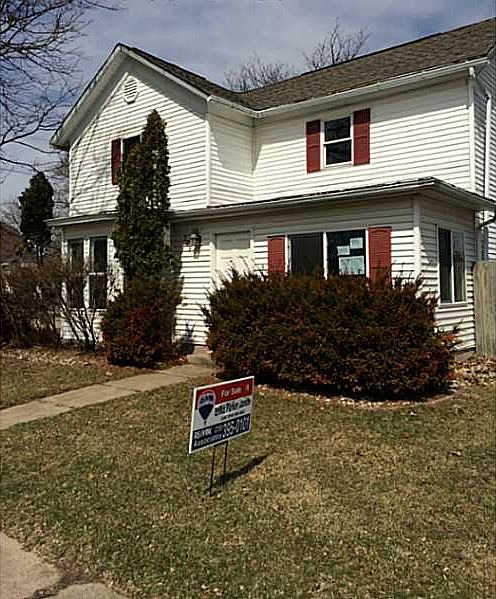 1st image of 209 2nd Ave