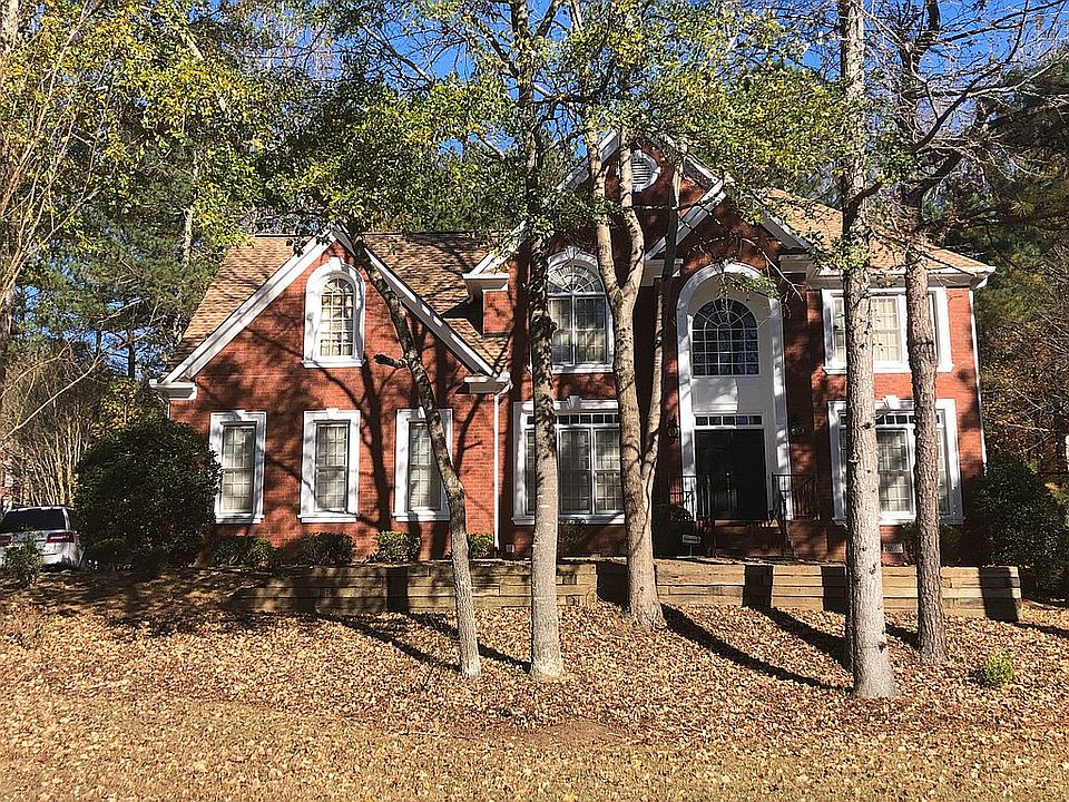 2nd image of 215 E Court Dr SW