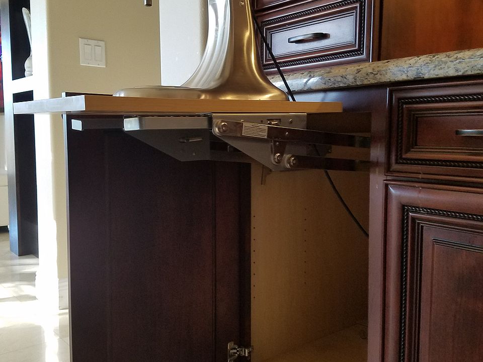 Mixer stand for the chef