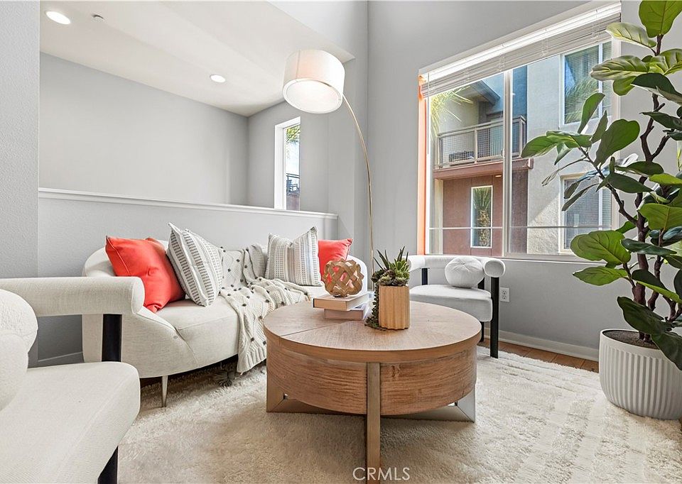 1st image of 543 Rockefeller