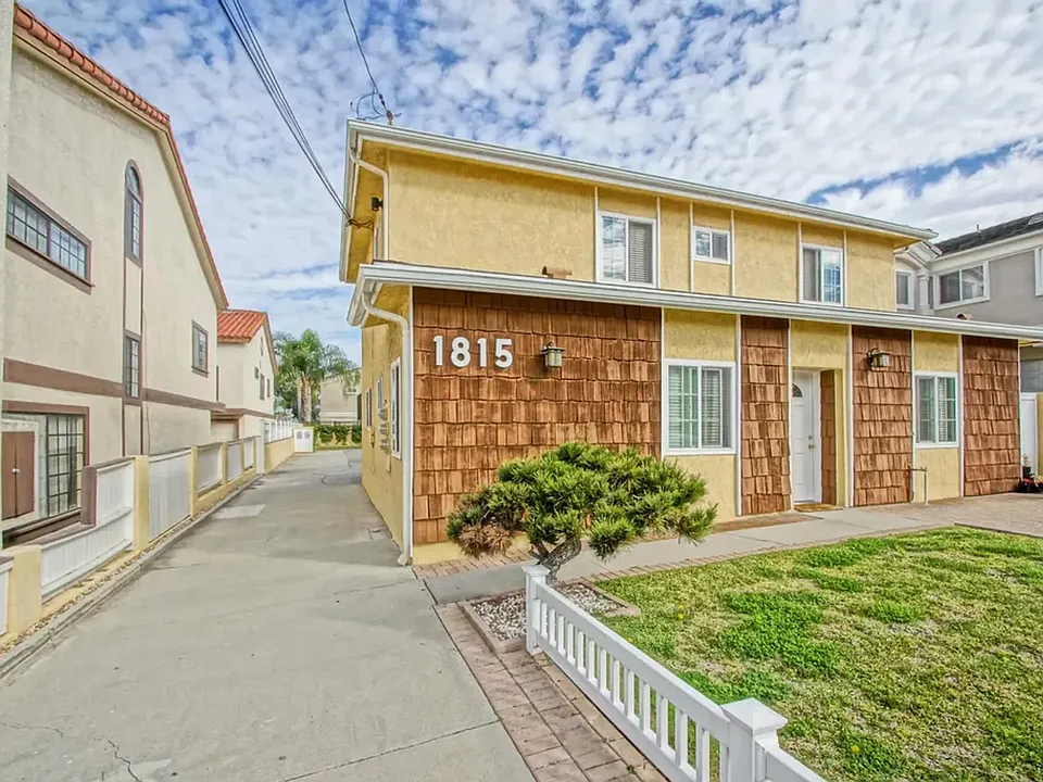 1815 Clark Ln