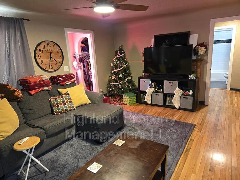 1160 NE Lake St — Photo 3
