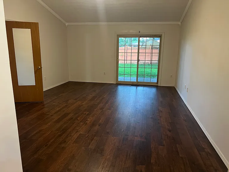 2401 Bentree Ct — Photo 5