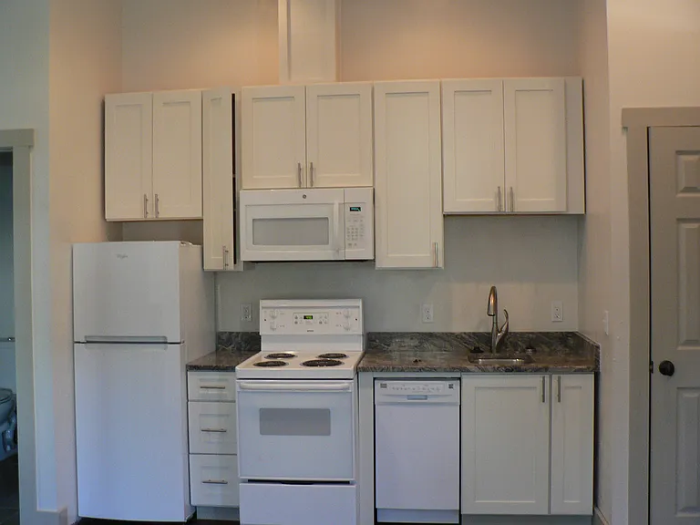 426 SE 2nd St #B — Photo 15