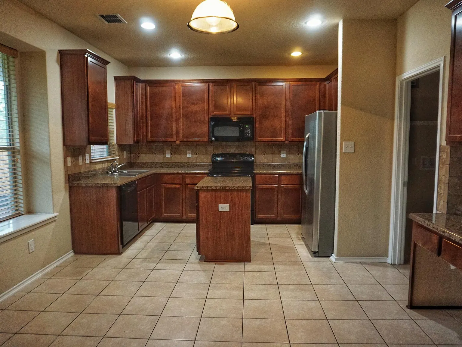 12131 Karnes Way — Photo 4