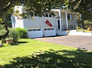 5 Cedar Dr, Rhinebeck, NY 12572