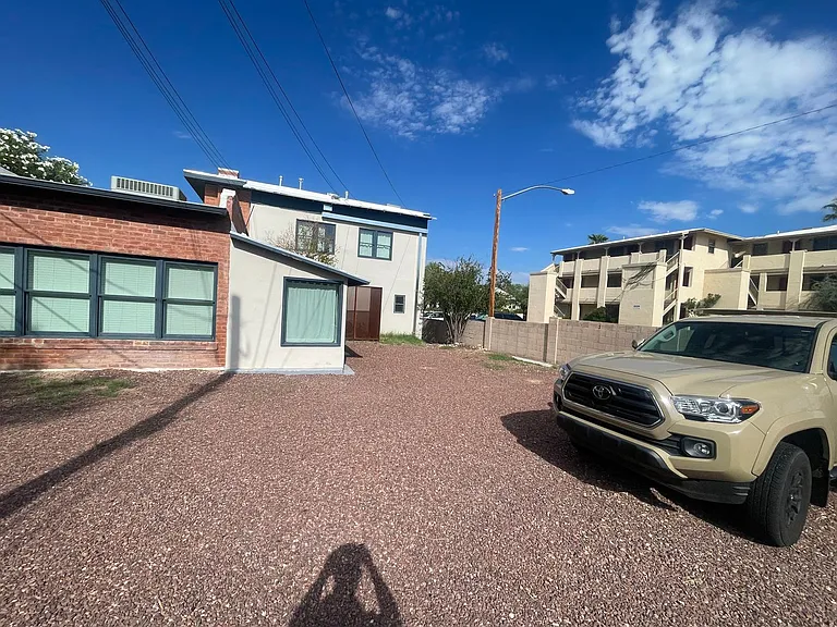 Coming Soon! 1 Bed / 1 Bath Cottage In U Of A Neighborhood! — Photo 22