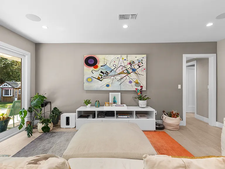 3286 Mandeville Canyon Rd — Photo 12