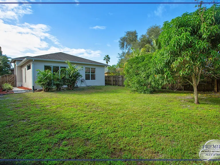 3555 Poinsettia Ave — Photo 37
