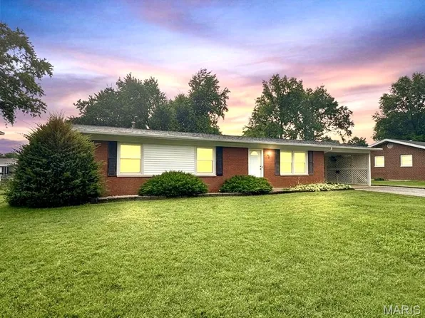 429 Sunset Dr, Waterloo, IL 62298