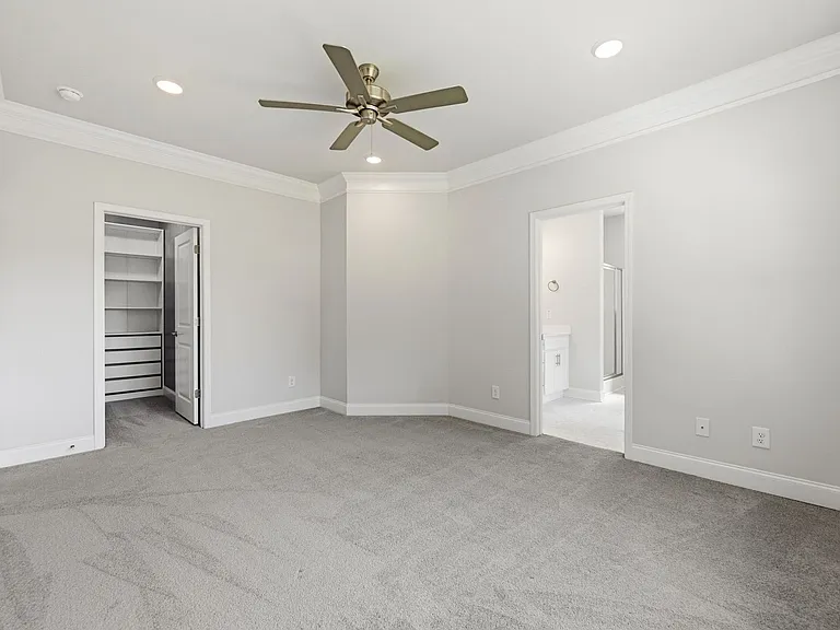 903 Eakins Ln — Photo 11