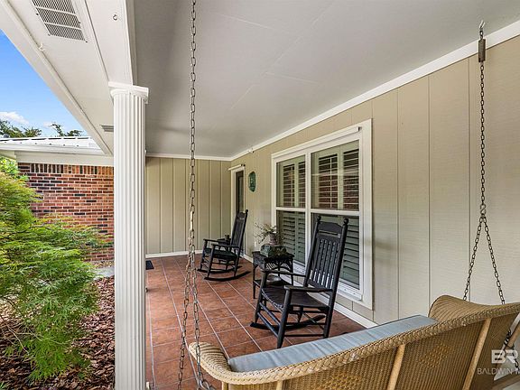 4th image of 10 Paddock Dr