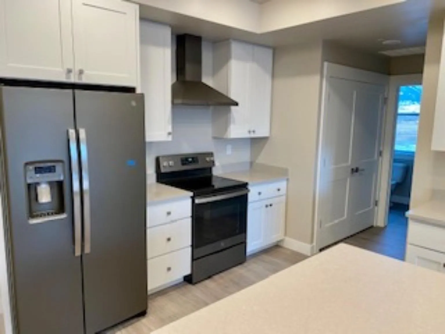 1295 Thomas Dr — Photo 1